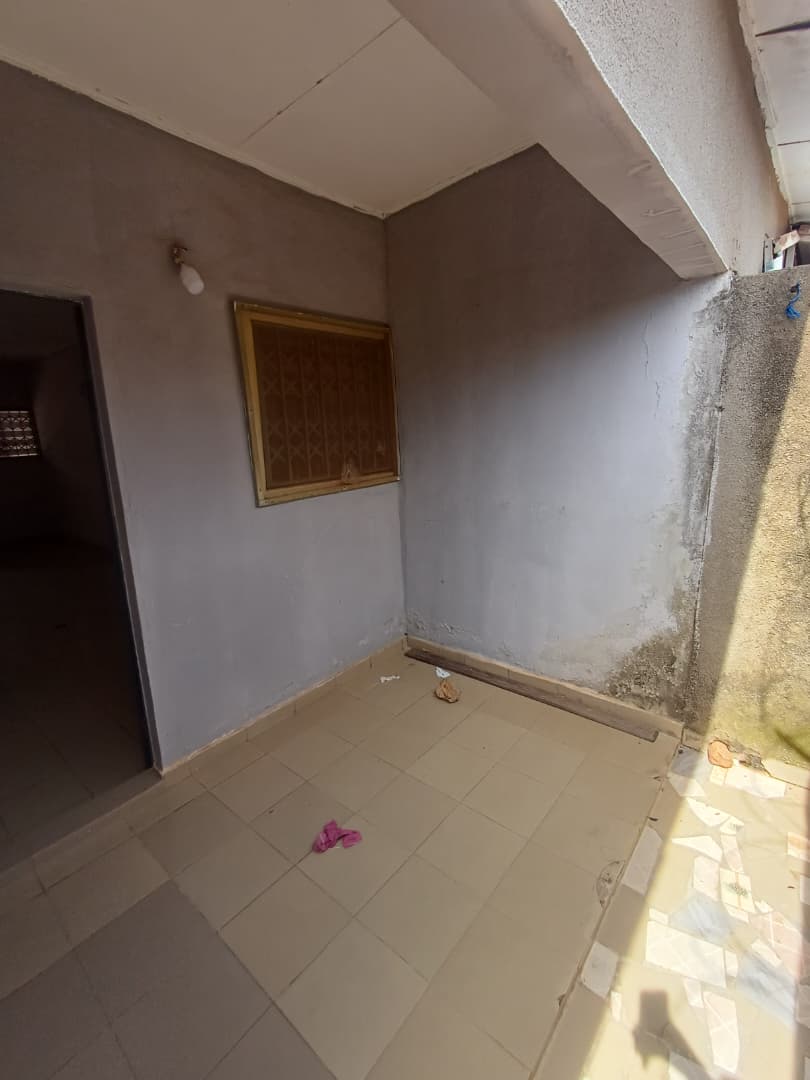 Une 2 chambres salons sodepra latonon